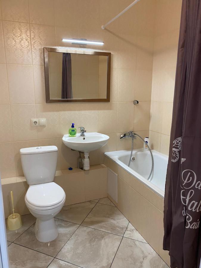 Cozy Apartment On Gmyri 12B Near Metro Poznyaki เคียฟ ภายนอก รูปภาพ