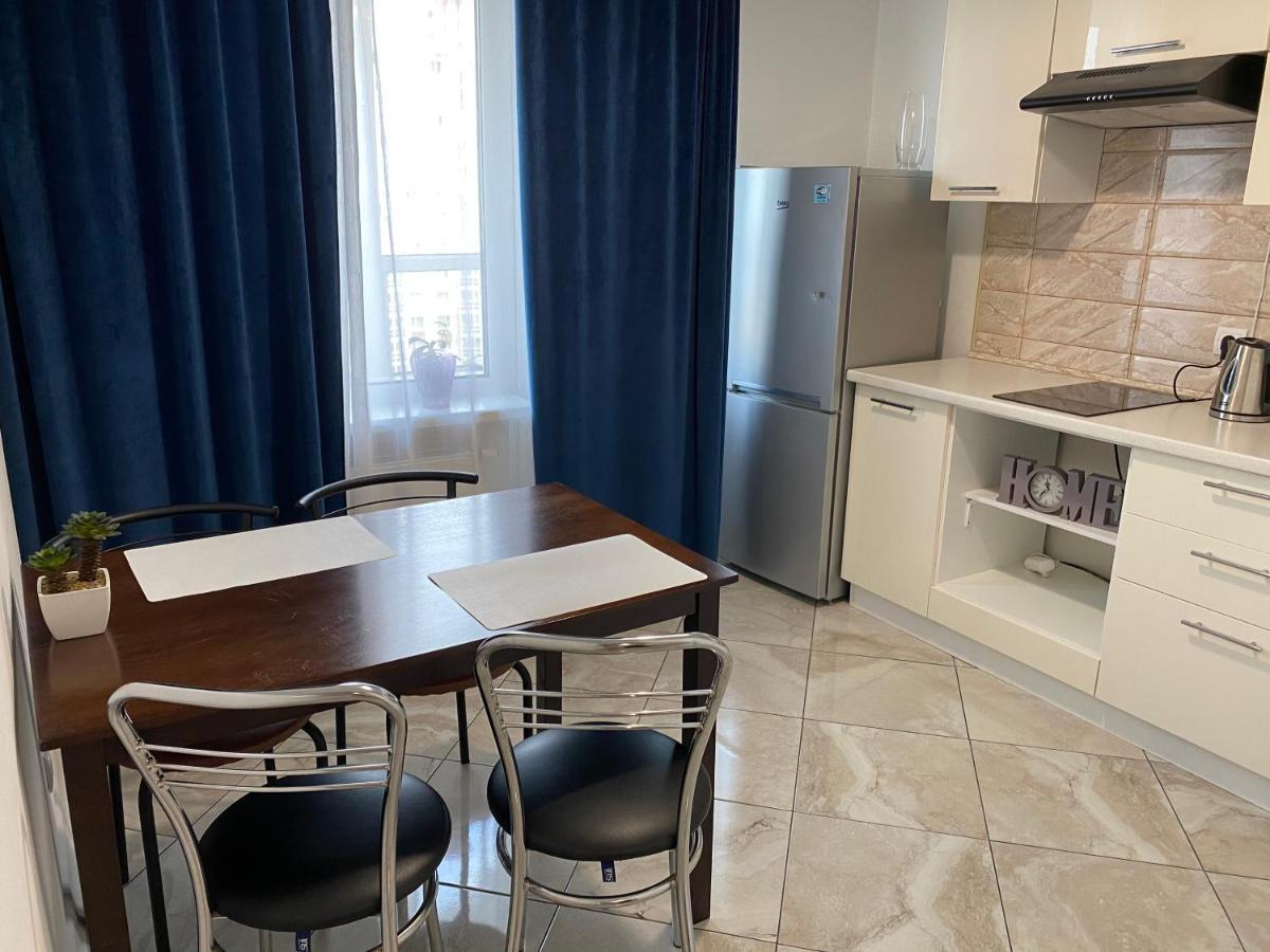 Cozy Apartment On Gmyri 12B Near Metro Poznyaki เคียฟ ภายนอก รูปภาพ
